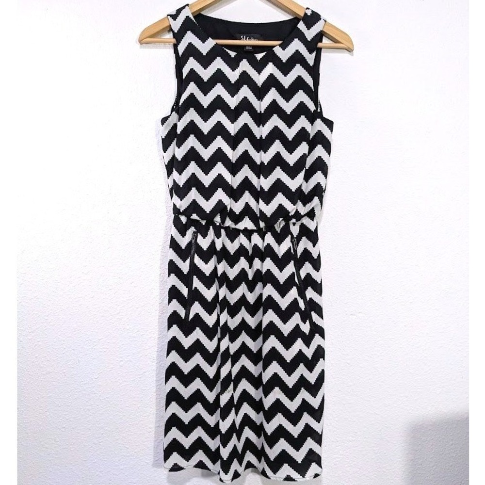 St Fashions Womens Black  4 White Chevron Zig‎ Zag Sleeveless Fit Flare  Dress - Picture 2 of 10